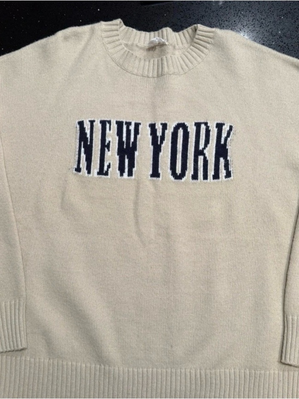 Le Lis Cream Beige Off White “New York” NYC Sweater Large EUC Long Sleeve NY